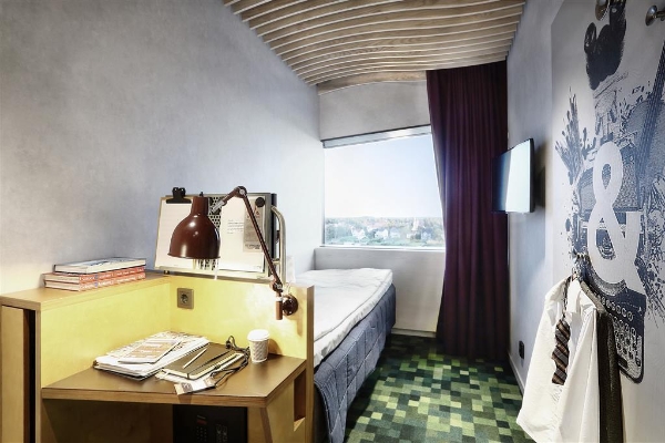 Hotel U AND ME